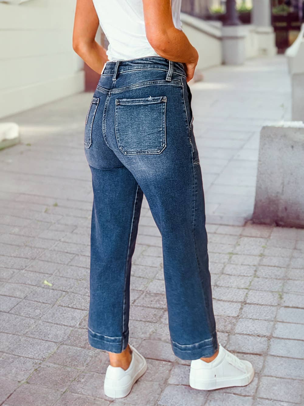 Cropped Loose Straight Medium Wash Jeans with Pockets