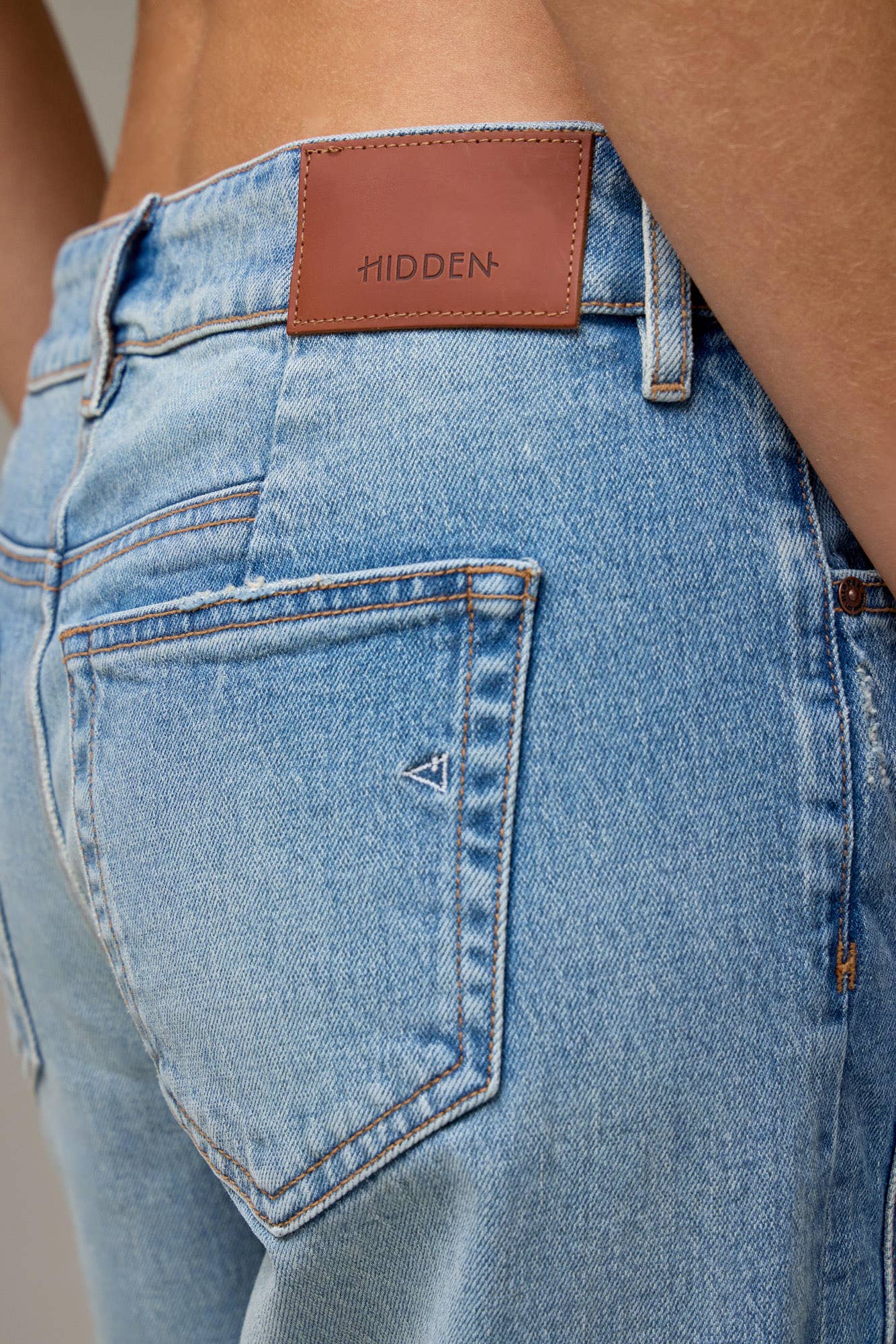 Logan Hi Rise Classic Dad Jean by Hidden