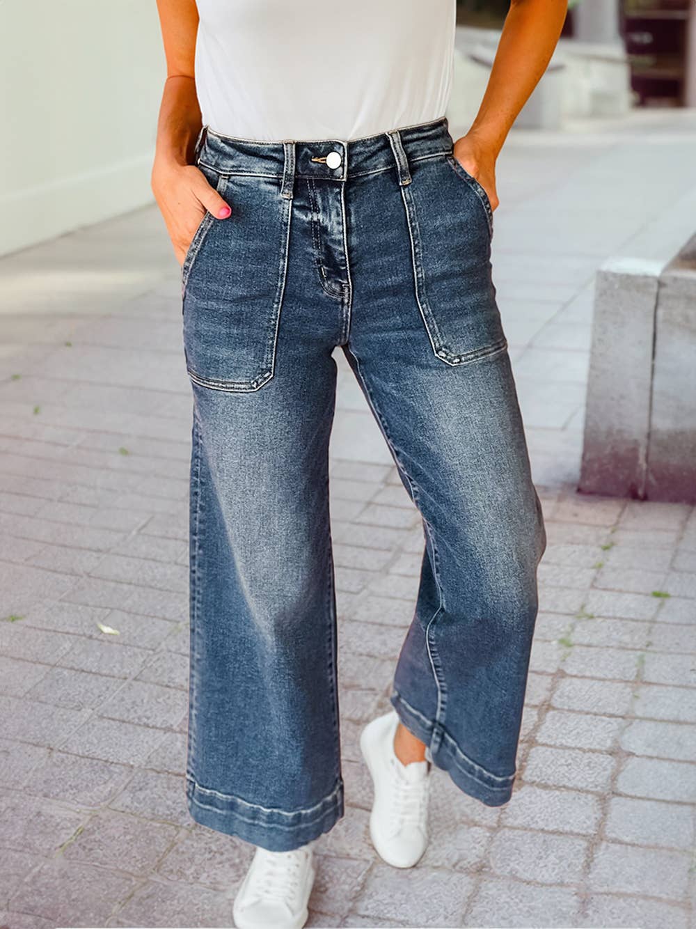 Cropped Loose Straight Medium Wash Jeans with Pockets