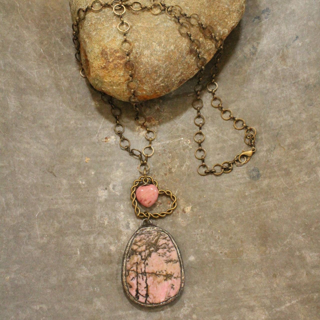 Vintage Camo Pink Stone Drop Heart Necklace