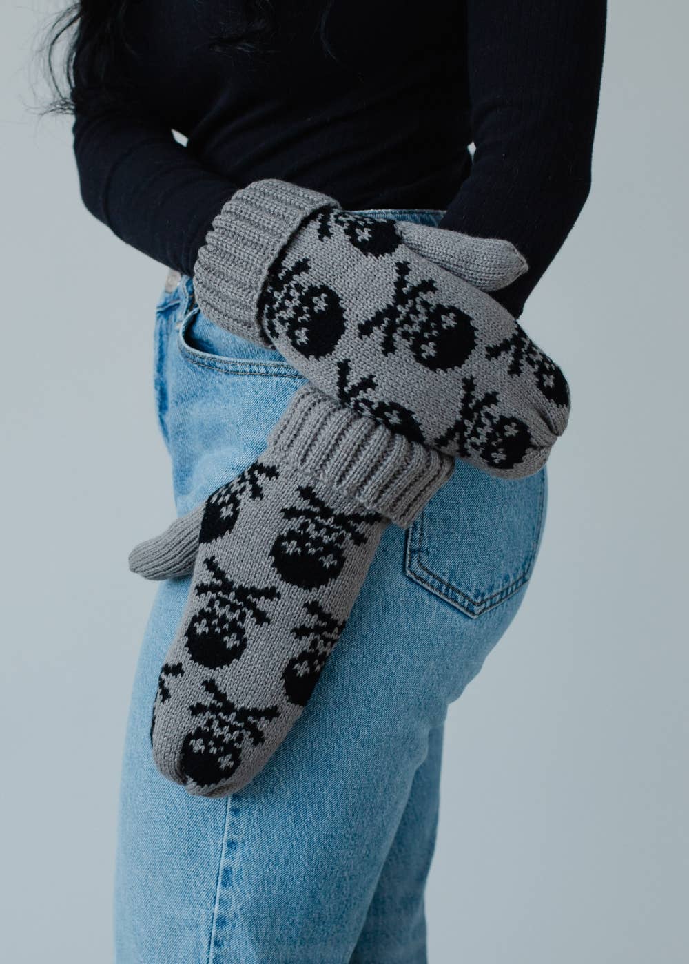 Gray Skull Mittens