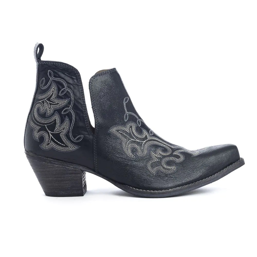 La Pondersoa Booties in Ebony